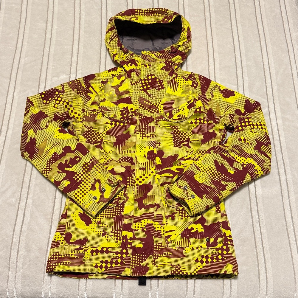 Burton snowboard jacket geometric pattern